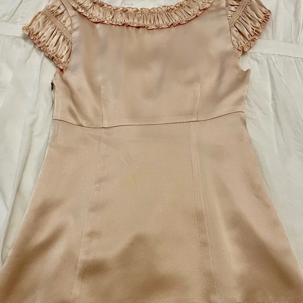 Nanette Lepore 100% Silk Satin blouse top. Looks stunning. - Picture 4 of 9